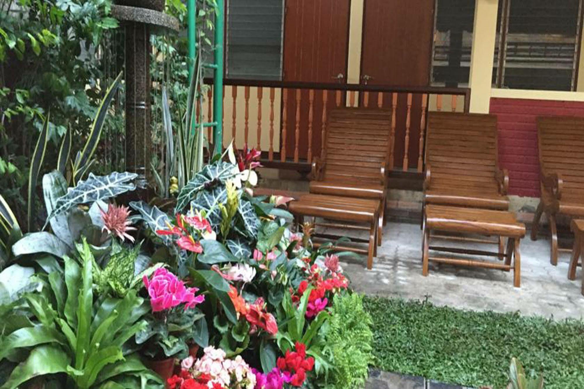 Siriwan Guesthouse Chiang Mai Luaran gambar
