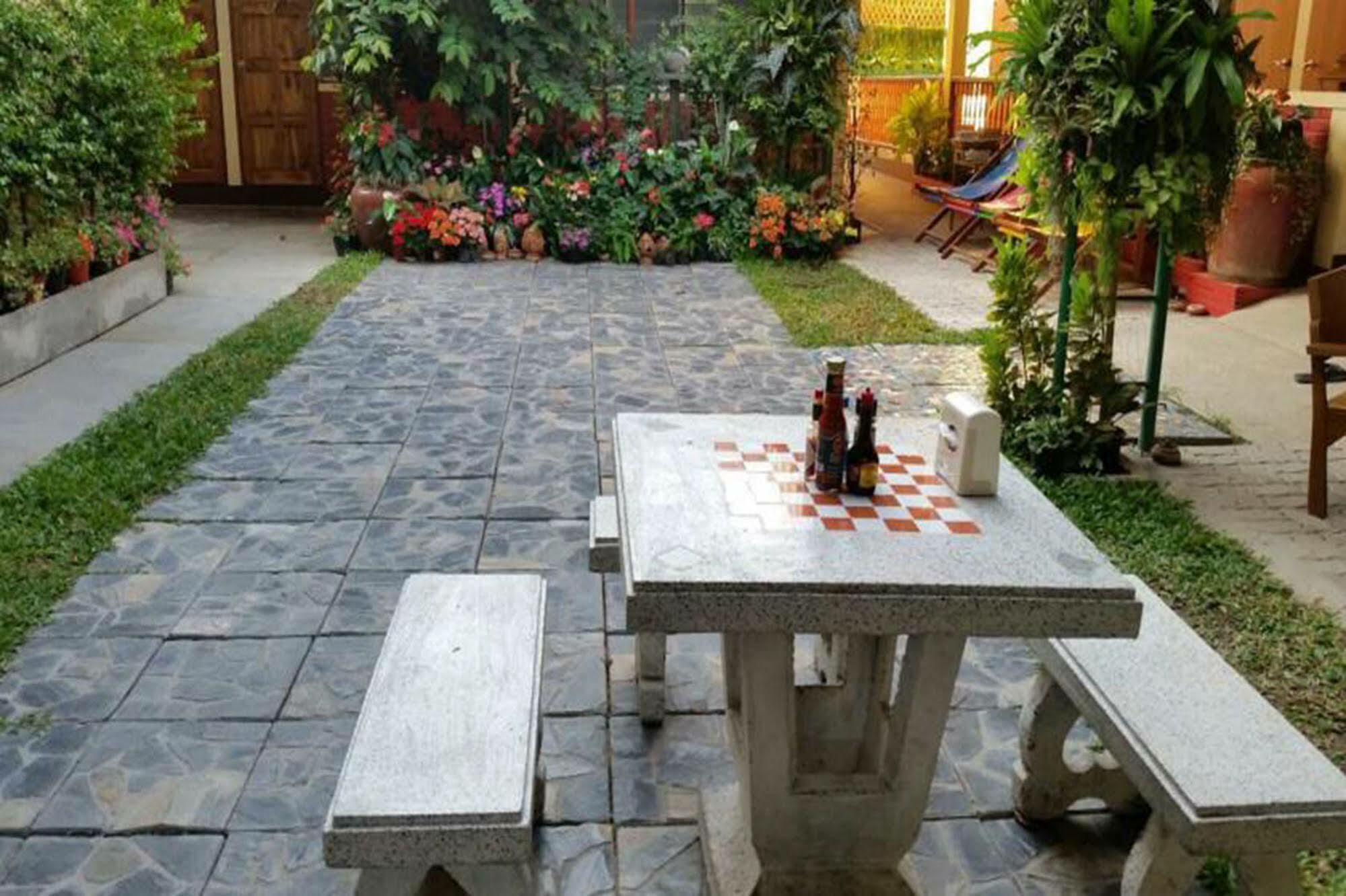 Siriwan Guesthouse Chiang Mai Luaran gambar