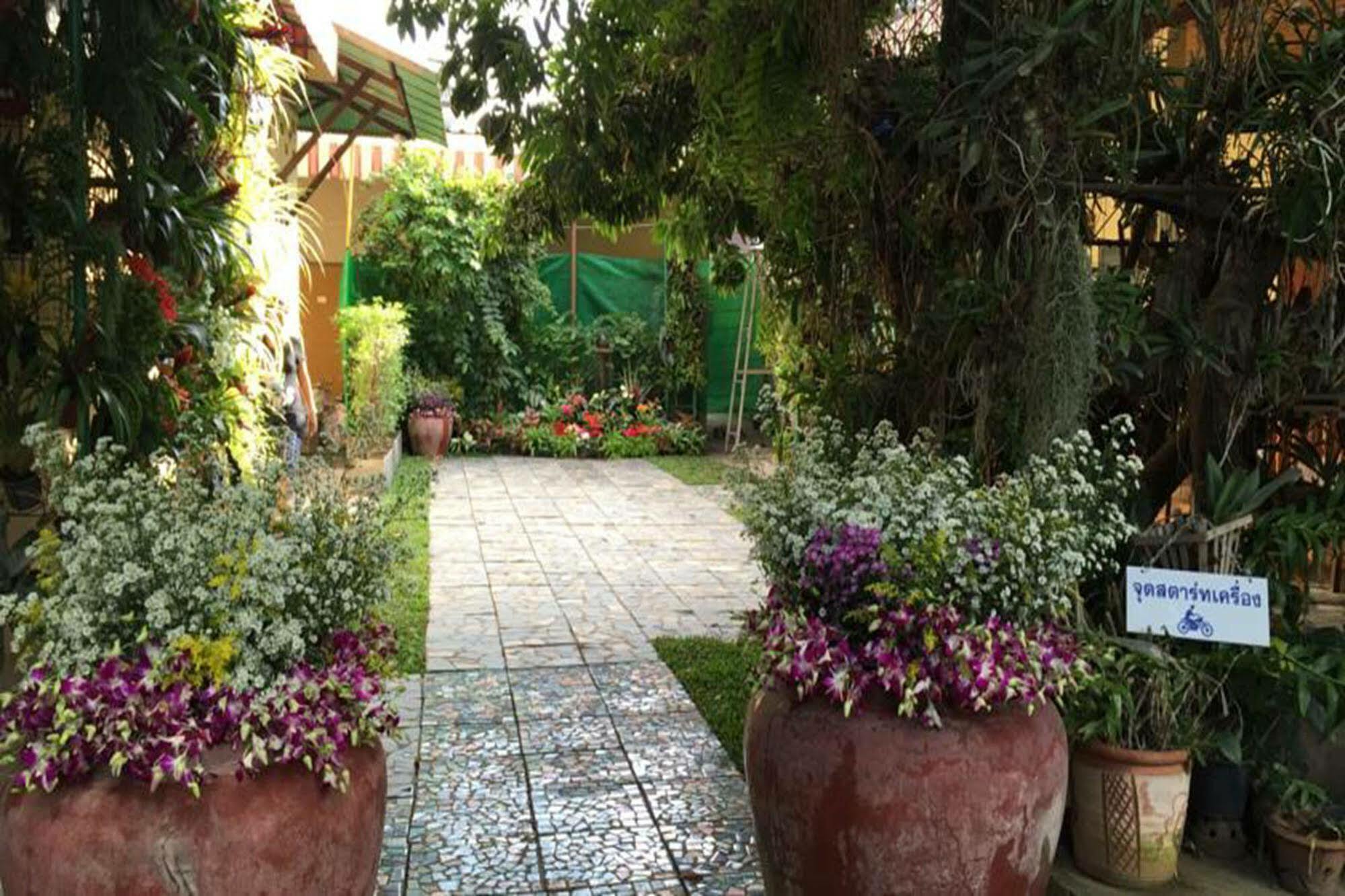 Siriwan Guesthouse Chiang Mai Luaran gambar